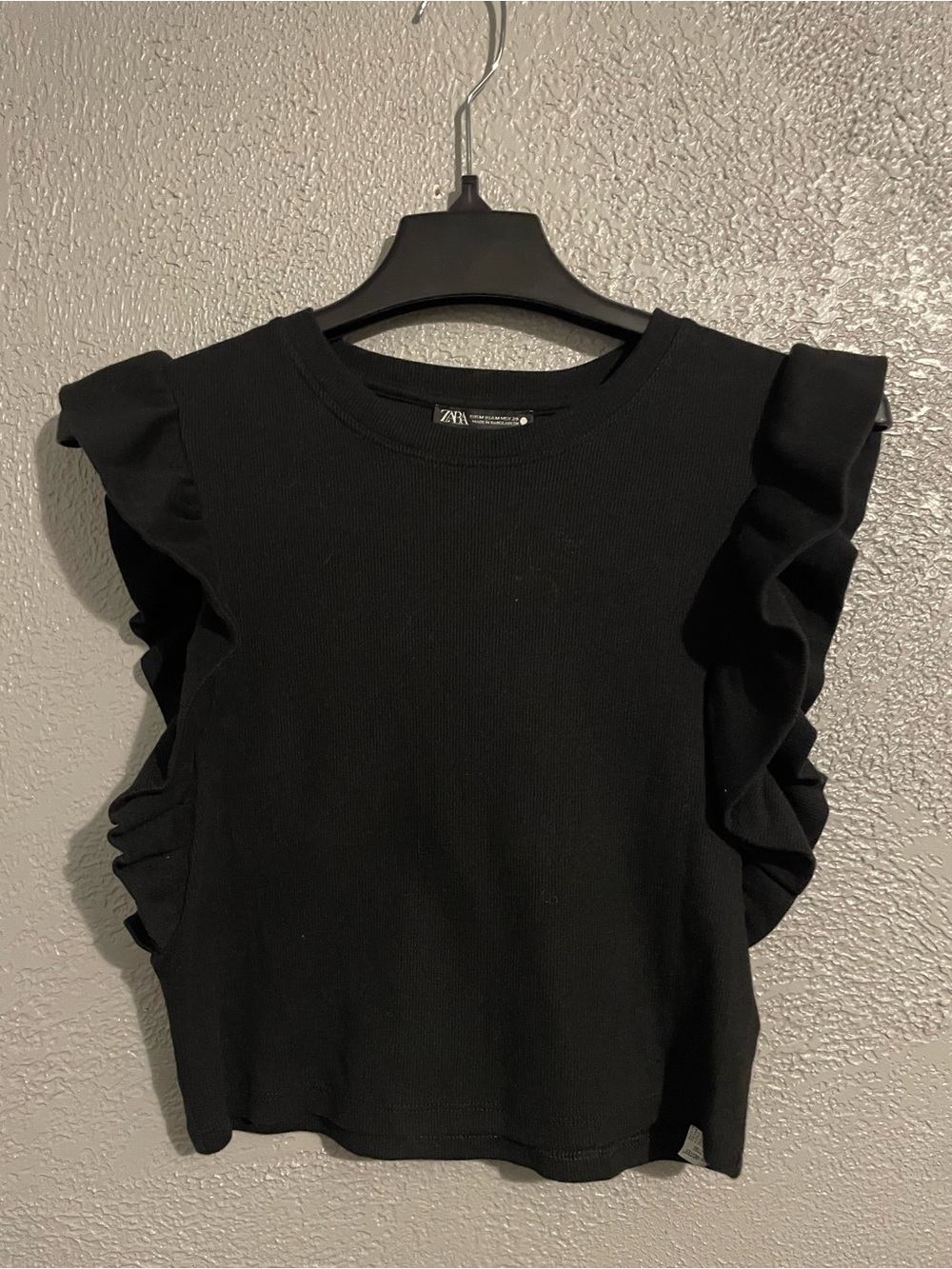 ZARA Black Ruffle-Trim Ribbed Tank